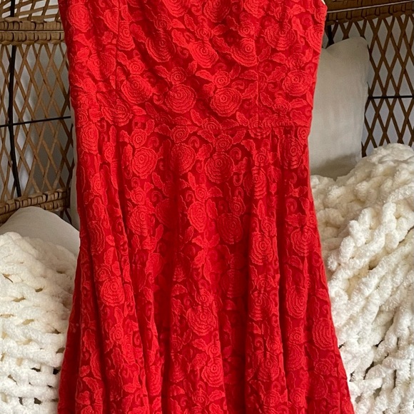Updated with measurements.
Anthropologie Roseland Dress size 4 - Picture 9 of 16